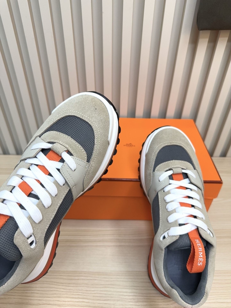 H**me5 sneaker